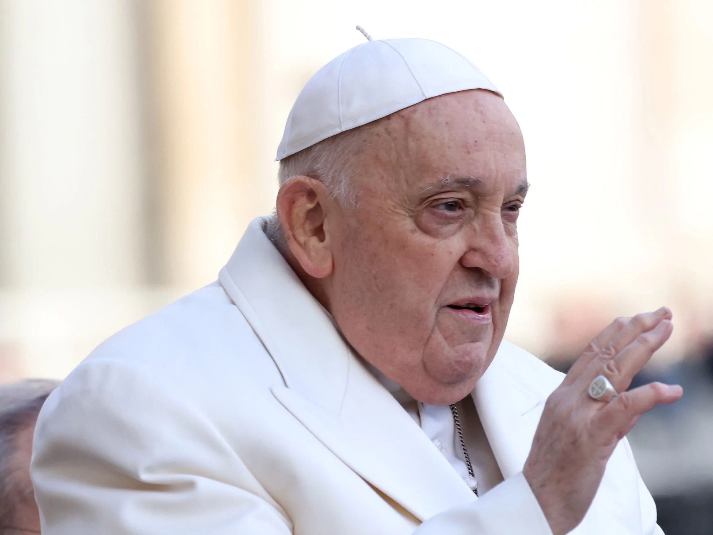 Papież Franciszek przechodzi poważny kryzys. Z Watykanu płyną niepokojące wieści Papież Franciszek przechodzi poważny kryzys. Z Watykanu płyną niepokojące wieści