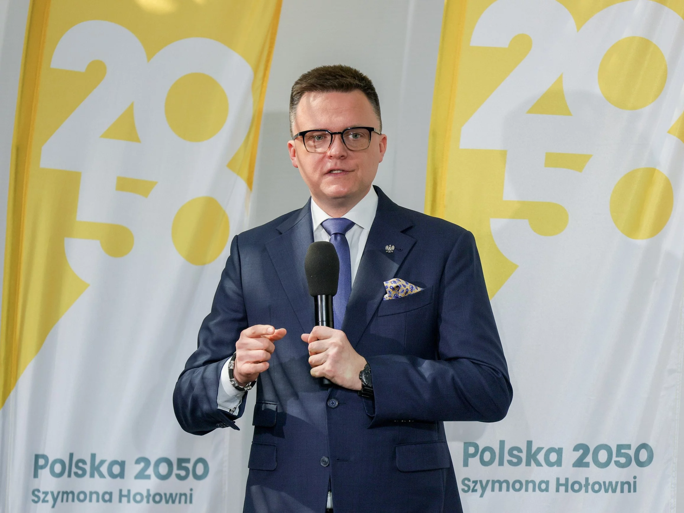 Awantura z działaczem Konfederacji na spotkaniu Hołowni. „Nie jest panu wstyd?” Awantura z działaczem Konfederacji na spotkaniu Hołowni. „Nie jest panu wstyd?”