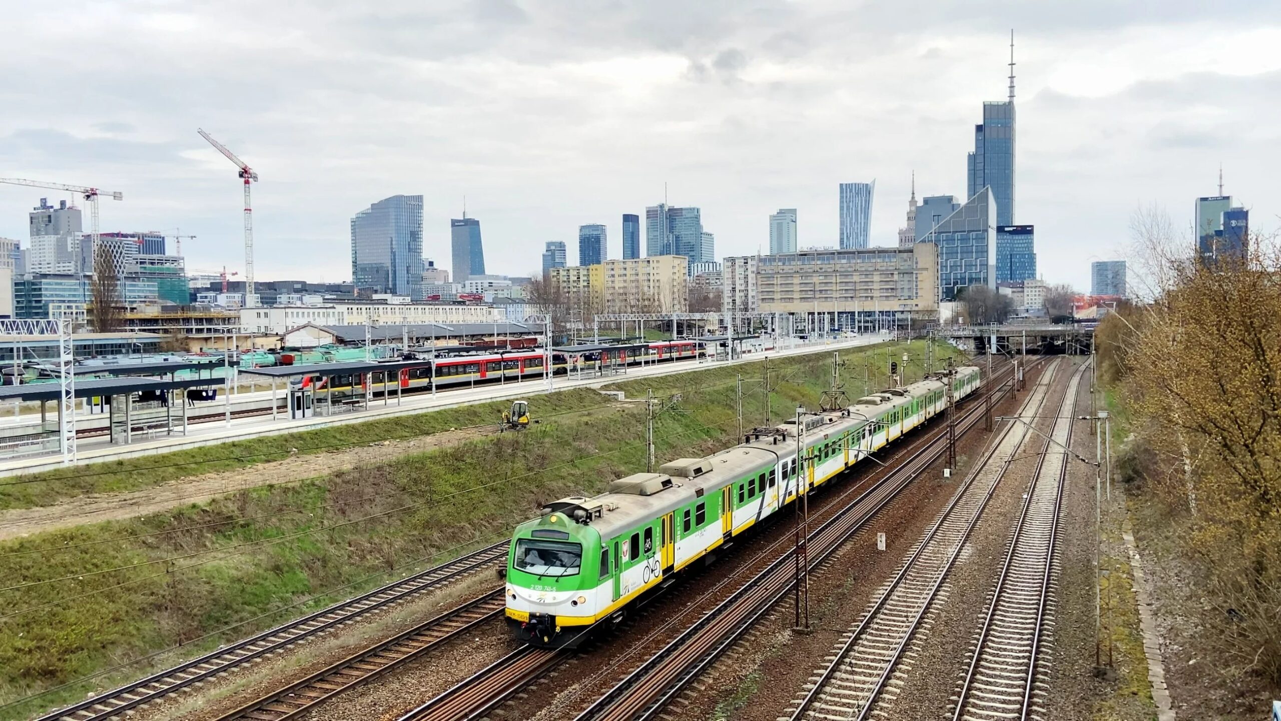 Duże zmiany dla pasażerów. Nowe rozkłady jazdy Kolei Mazowieckich i SKM Duże zmiany dla pasażerów. Nowe rozkłady jazdy Kolei Mazowieckich i SKM