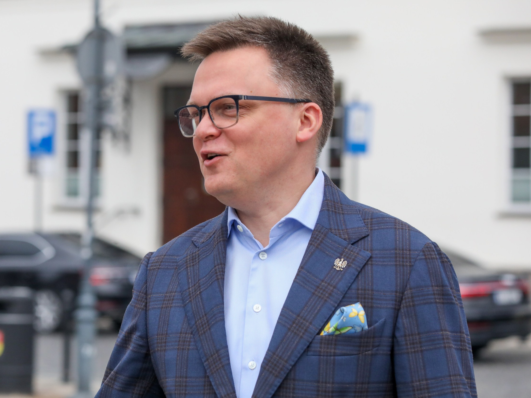 Hołownia przeprowadził „męską rozmowę” z wyborcą.  Padło wulgarne słowo