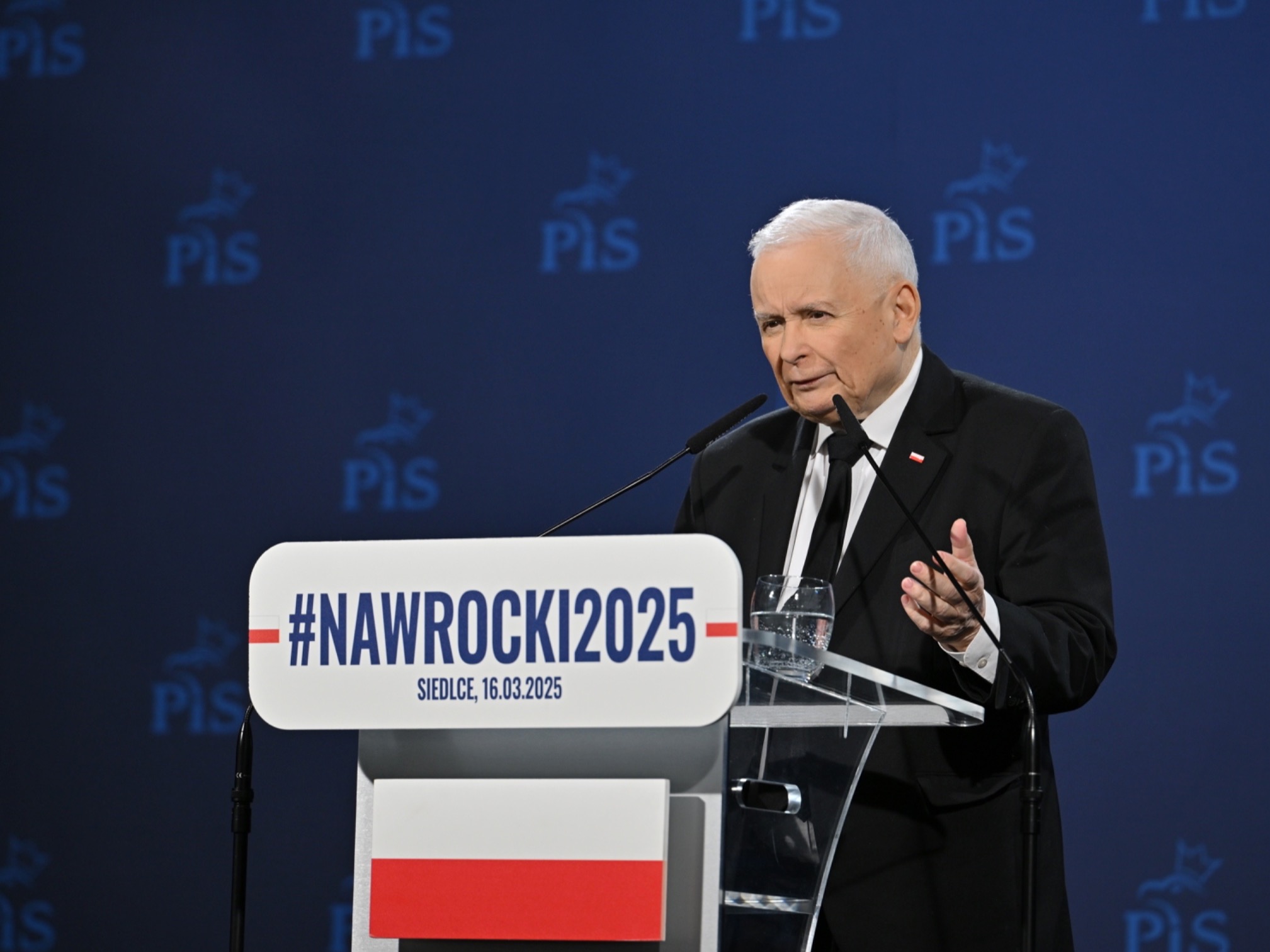 Kaczyński grzmiał po śmierci Skrzypek. „Pierwsza ofiara działań rządu” Kaczyński grzmiał po śmierci Skrzypek. „Pierwsza ofiara działań rządu”