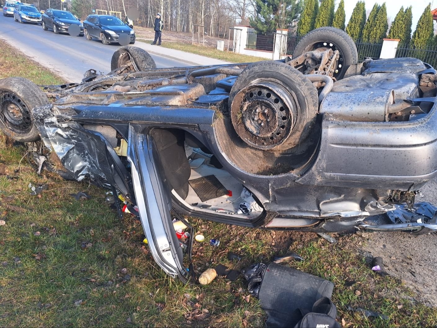 Pijany 19-latek dachował, wioząc autem 9 osób. Dwóch nastolatków nie żyje Pijany 19-latek dachował, wioząc autem 9 osób. Dwóch nastolatków nie żyje