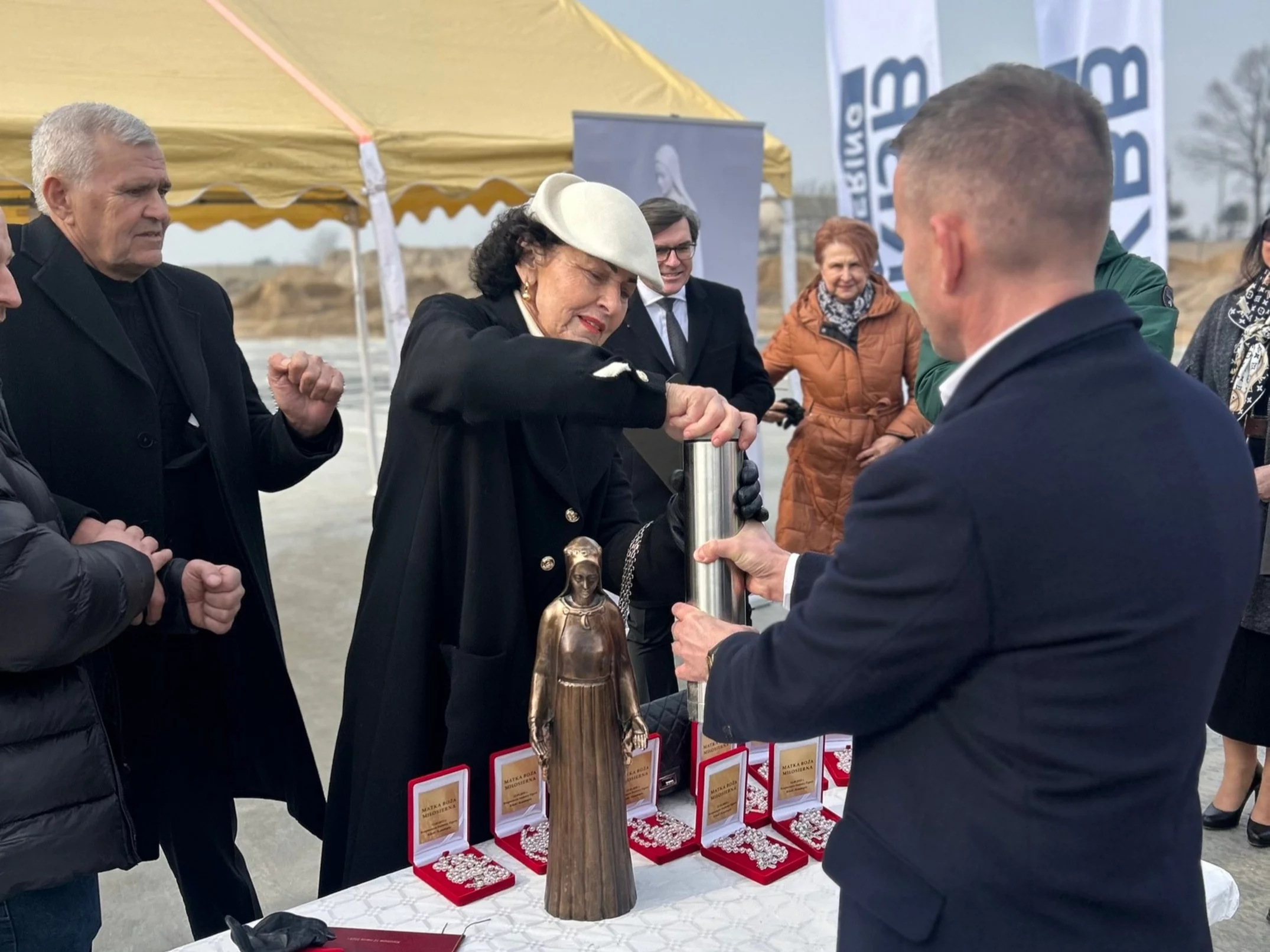 Polak sfinansuje gigantyczny pomnik Maryi. Będzie większy niż Jezus z Rio Polak sfinansuje gigantyczny pomnik Maryi. Będzie większy niż Jezus z Rio