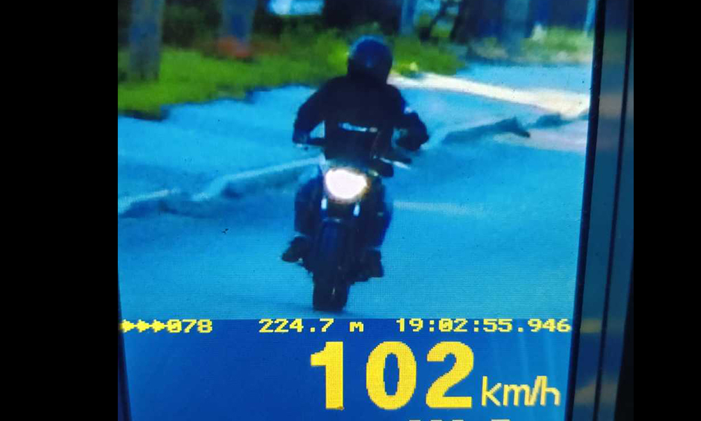 Potrącił policjanta i uciekł. Motocyklista poszukiwany Potrącił policjanta i uciekł. Motocyklista poszukiwany