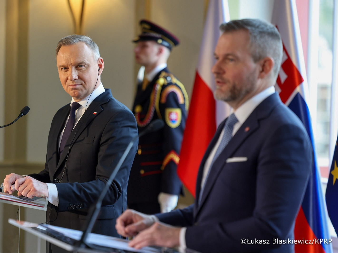 Andrzej Duda otrzymał wyjątkowy prezent. Jego reakcja mówi wszystko Andrzej Duda otrzymał wyjątkowy prezent. Jego reakcja mówi wszystko