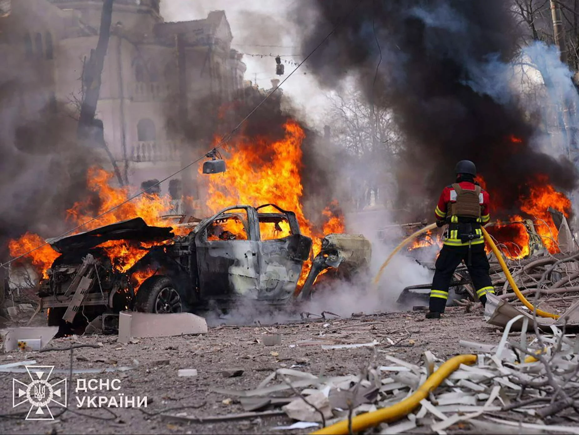 Miasto stanęło w ogniu, wśród ofiar dziecko. Makabryczny atak Rosji Miasto stanęło w ogniu, wśród ofiar dziecko. Makabryczny atak Rosji