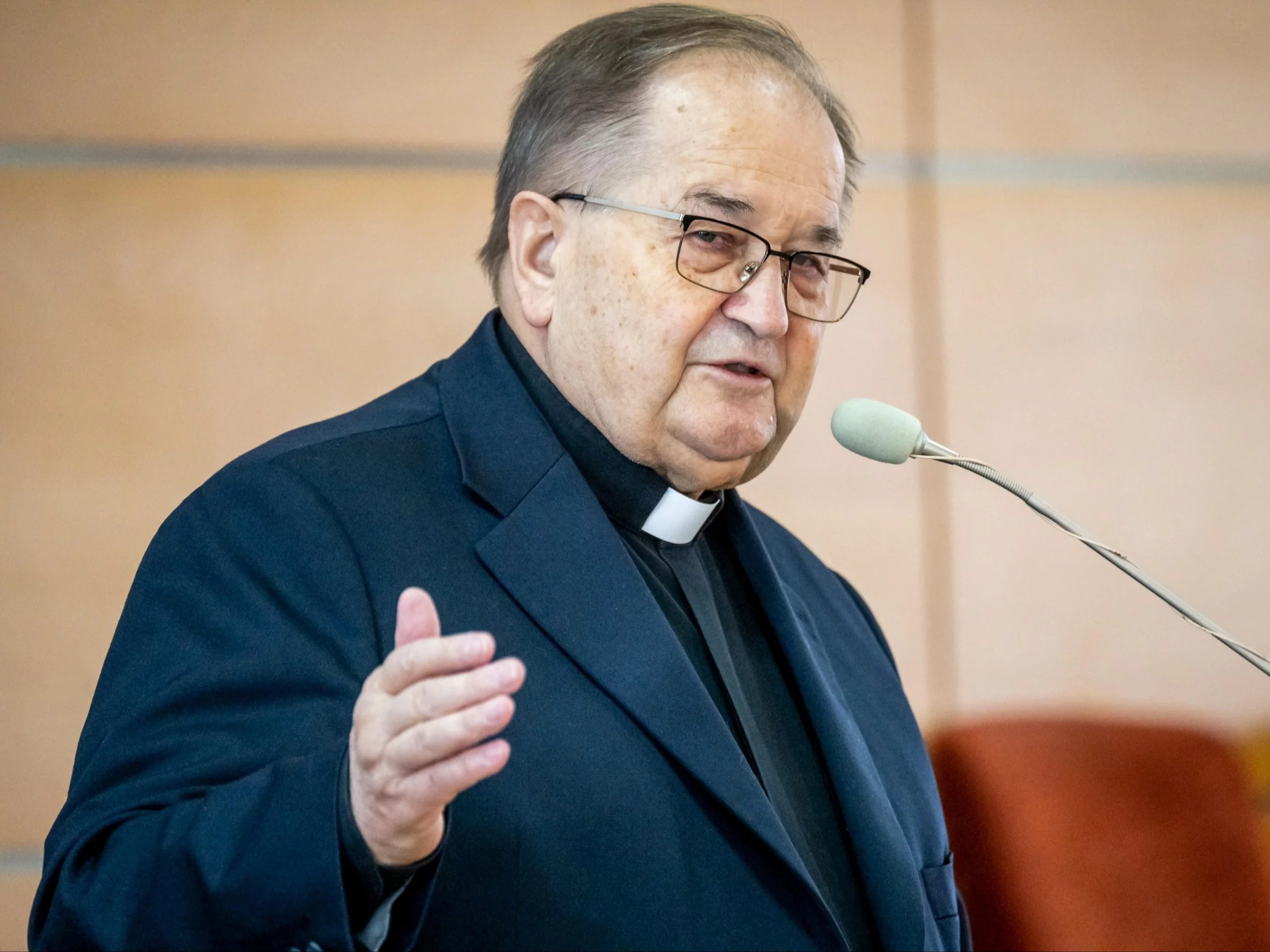 Sprawdzili, co można kupić w księgarni ojca Rydzyka. Niektóre budzą kontrowersje Sprawdzili, co można kupić w księgarni ojca Rydzyka. Niektóre budzą kontrowersje