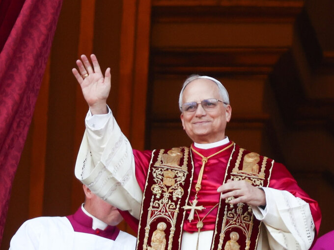 Leon XIV zerwał pieczęć. W tle śmierć papieża Franciszka Leon XIV zerwał pieczęć. W tle śmierć papieża Franciszka